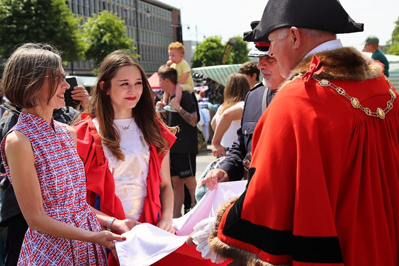 Mayor impressed by Jubilee Robe made by New City College students