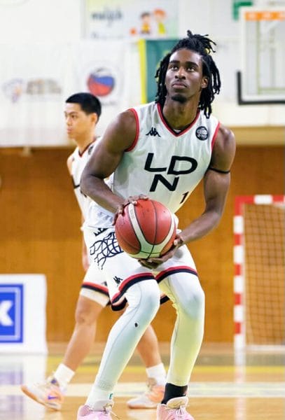 Rising basketball star Josiah Asantewa-Philip has found amazing success since joining New City College. He has just been named slam dunk champion in the Hoopsfix All-Star Classic contest and has won a scholarship to play basketball in the USA.